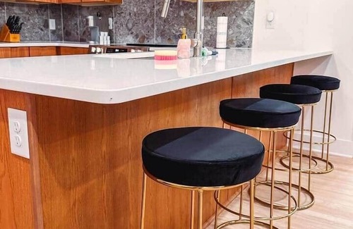 Cleveland Park Apartamento | The Rhinestone Cowgirl | 2BR East Nash Retreat