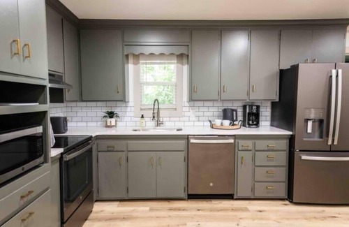 Sylvan Shores Casa | The Ridge House-Lake House w/Hot Tub & Game Room-DOG friendly