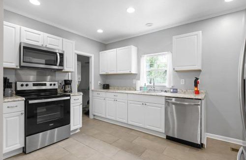 Chattanooga Casa | The Ridgeland Trendy Tudor-15 mins to Downtown