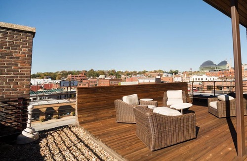 Crossroads Arts District Condominio | The Rieger Hotel