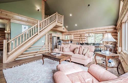 Sunday River Area Cabina | The Right Stuff Rental - Custom log home nestled in the trees! Minutes to Sunday River!