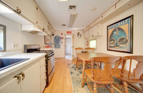 Adrian Furnace Apartamento | 'The Ringmaster,' Converted Railcar in DuBois!