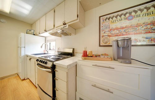 Adrian Furnace Apartamento | 'The Ringmaster,' Converted Railcar in DuBois!