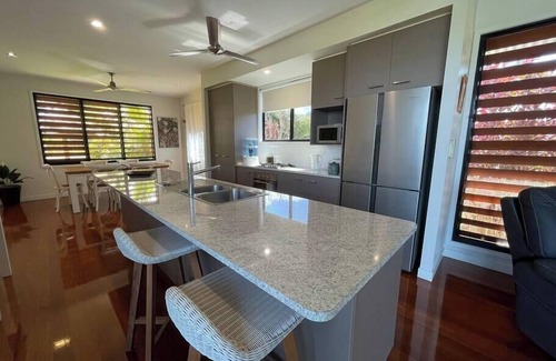 Mission Beach Casa | The Rise - Dunk Island views and ocean breeze