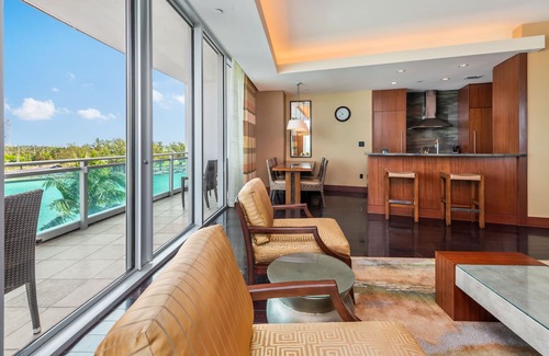Bal Harbour Condominio | The Ritz-Carlton: Bayview Beachfront Condo with Pool & Direct Beach Access