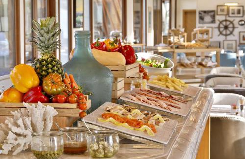 Al Hamra Village Complejo | The Ritz-Carlton Ras Al Khaimah, Al Hamra Beach