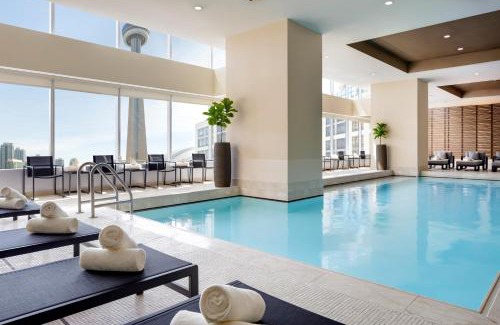 Toronto Entertainment District Hotel | The Ritz-Carlton, Toronto