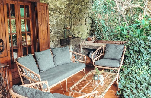 Santo da Serra Cabaña | The Riverside Cottage