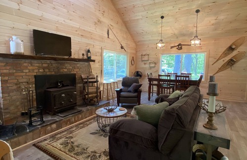 Salisbury Center Casa | The River House! 25 Private Acres on the Water!