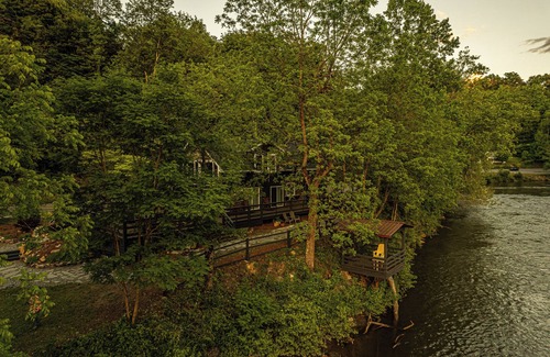 Whittier Casa | The River House on the Tuckasegee River near Bryson City, NC