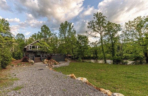 Whittier Casa | The River House on the Tuckasegee River near Bryson City, NC