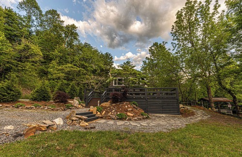 Whittier Casa | The River House on the Tuckasegee River near Bryson City, NC