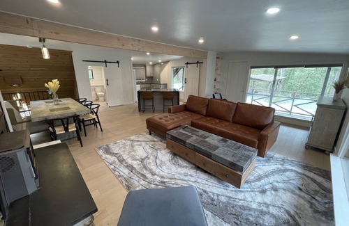 Grants Pass Casa | The River House with Views of the Famous Rogue River! No cleaning fees!