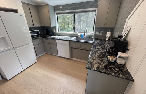 Grants Pass Casa | The River House with Views of the Famous Rogue River! No cleaning fees!