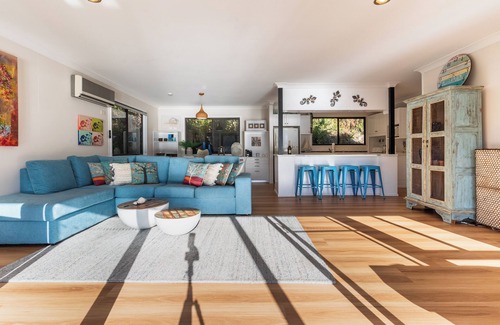 Marlow Casa | The River Shack - Breathtaking River Views, Waterfront House With hot tub