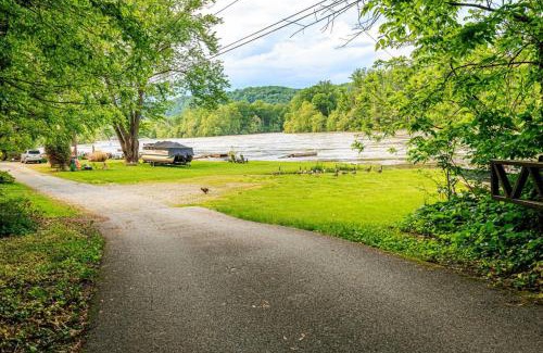 Airville Casa | The River Shack - kayaks, fishing, quiet, family