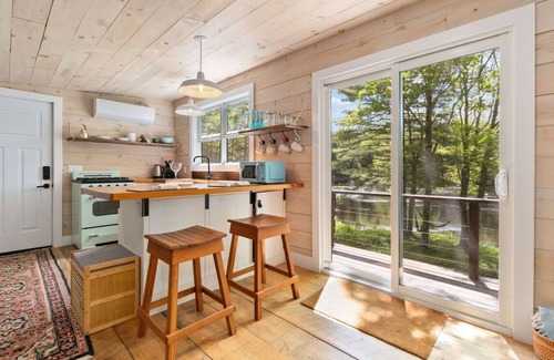 Queens Casa | The River Shack with Sauna