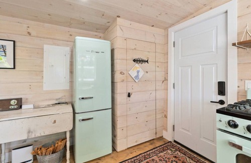 Queens Casa | The River Shack with Sauna