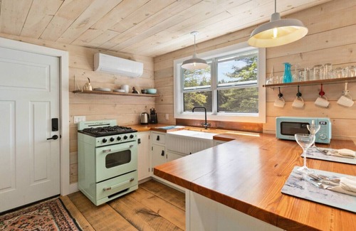 Queens Casa | The River Shack with Sauna