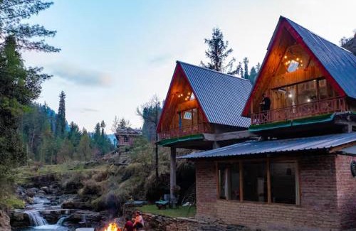 Banjar Chalet De Esquí | The Riverbank Nest