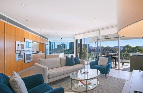 West End Apartamento | The Riveredge Chic Resort Style Luxury near CBD