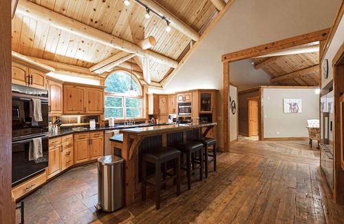 Missoula Casa | The Riverfront Lodge on the Blackfoot - Private beach!