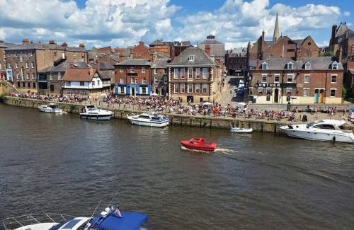 York Apartamento | The Riverside at Woodsmill Quay with parking