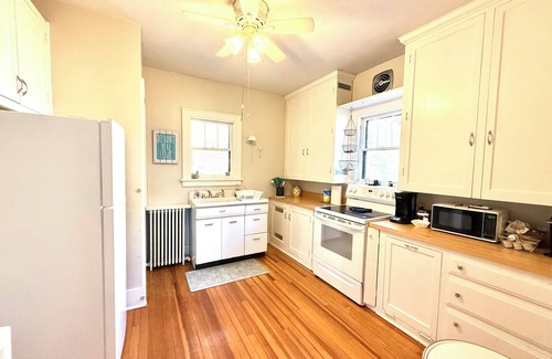 McGregor Casa | The Riverside Brickhouse- 6 Bedrooms, 2 Bathroom, Riverviews, Grill, AC/Wifi