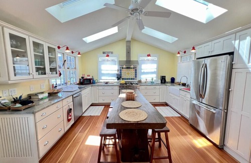 West Arlington Casa | The Riverside Treehouse