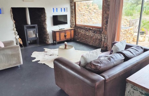 Napier Casa | The Riverstone - Romantic Hideaway by the River - loadshedding free!