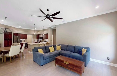 Boyette Springs Casa | The Riverview Estates: Sauna and Heated Pool