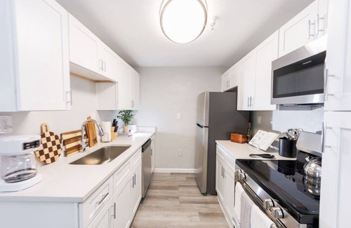 Fort Myers Apartamento | The Riverwalk Retreat | Chic Downtown 2BR Condo