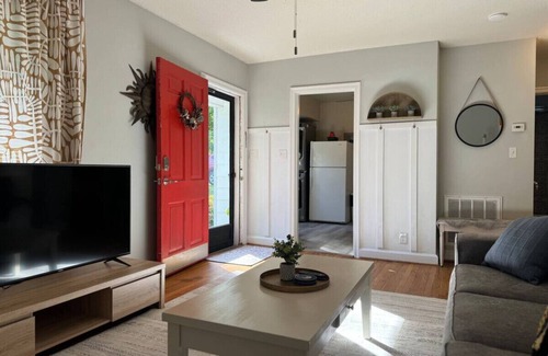 Greensboro Casa | The Robin's Nest (close to highways, shops and more.)
