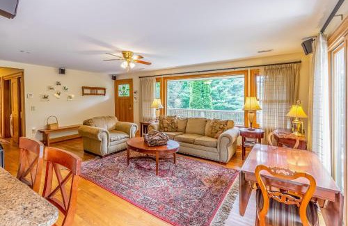 Waynesville Casa | The Rock House at Big Bear Estates