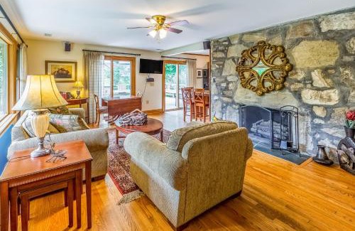 Waynesville Casa | The Rock House at Big Bear Estates