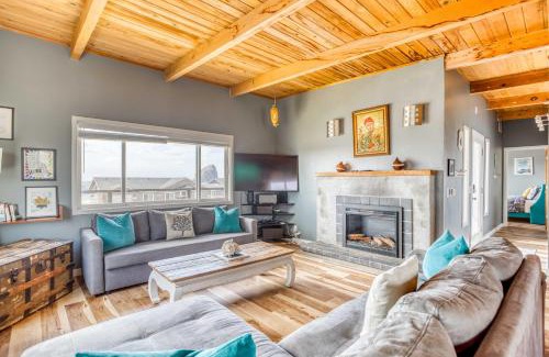 Kiwanda Shores Casa | The Rock Inn Yacht - Meredith Lodging