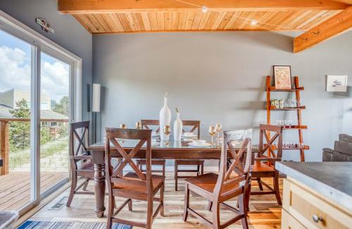 Kiwanda Shores Casa | The Rock Inn Yacht - Meredith Lodging