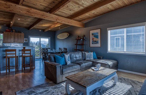 Pacific City Casa | The Rock Inn Yacht