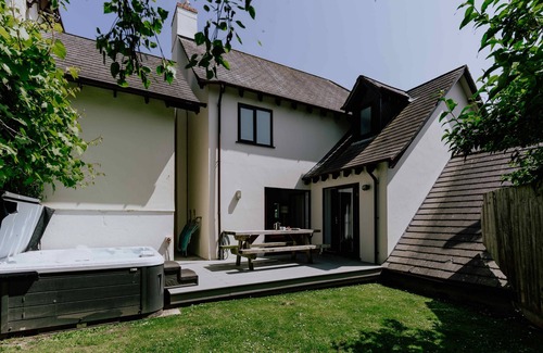 Croyde Cabaña | Amplia casa de vacaciones de 4 dormitorios en Croyde con bañera de hidromasaje