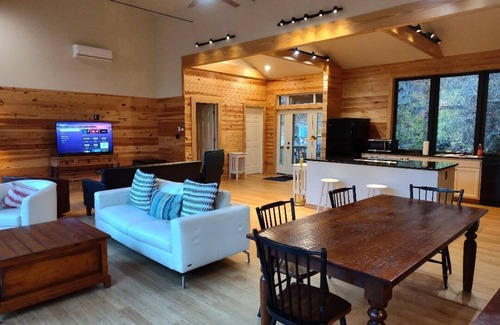 Faber Cabina | The Rockfish River Cabin,Private,River Sounds, Stunning views! 10 min to Rt 151!