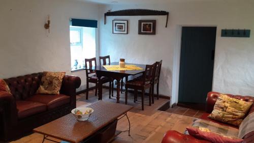 Lettermacaward Casa | The Rockhouse - Cosy stone built Thatch Cottage