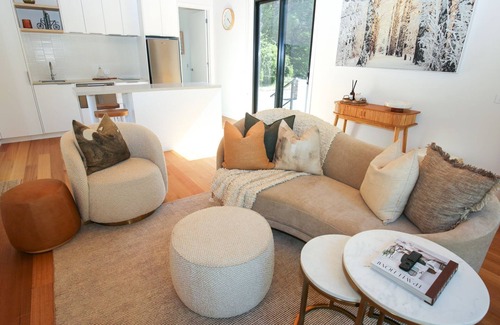 Bright Cabina | The Rocks - Olive Retreat