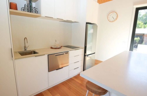 Bright Cabina | The Rocks - Olive Retreat