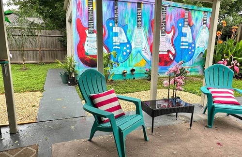 Southbelt/Ellington Casa | The Rockstar Retreat