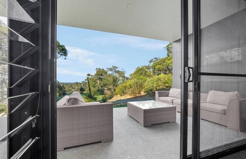 Quedjinup Casa | The Roo House Sprawling Bushland Retreat near Town