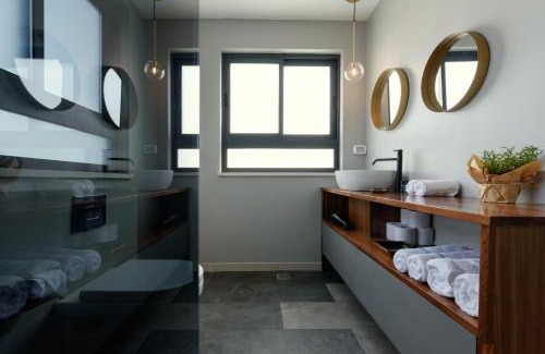 Tel Aviv Hotel | The Roof - By Sea Land Suites