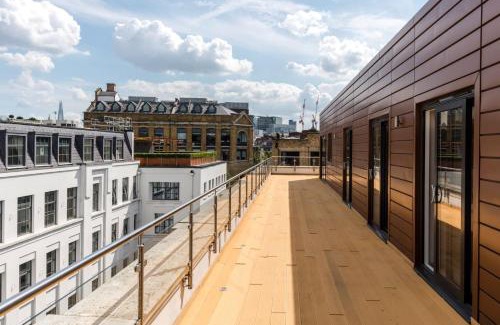 Clerkenwell Apartamento | The Roof is on "Fire" - Farringdon - by Frankie Says