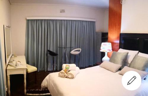 Somerset West Casa | The Room