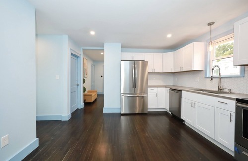 Center Apartamento | The Roosevelt 1, near mall, sleeps 6, Stylish, Parking, quiet area