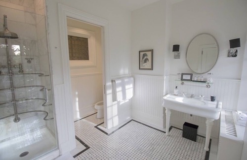 Highland Mills Cama Y Desayuno | The Roosevelt Room at Rushmore Estate in Woodbury NY Bed and Breakfast